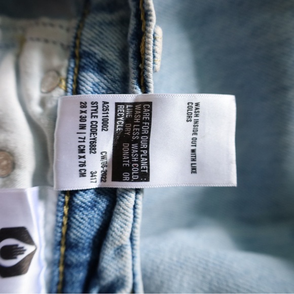 Levi's X Deepika Padukone Straight Fit Jeans Light Indigo Wash Womens Size 28 - Picture 11 of 11